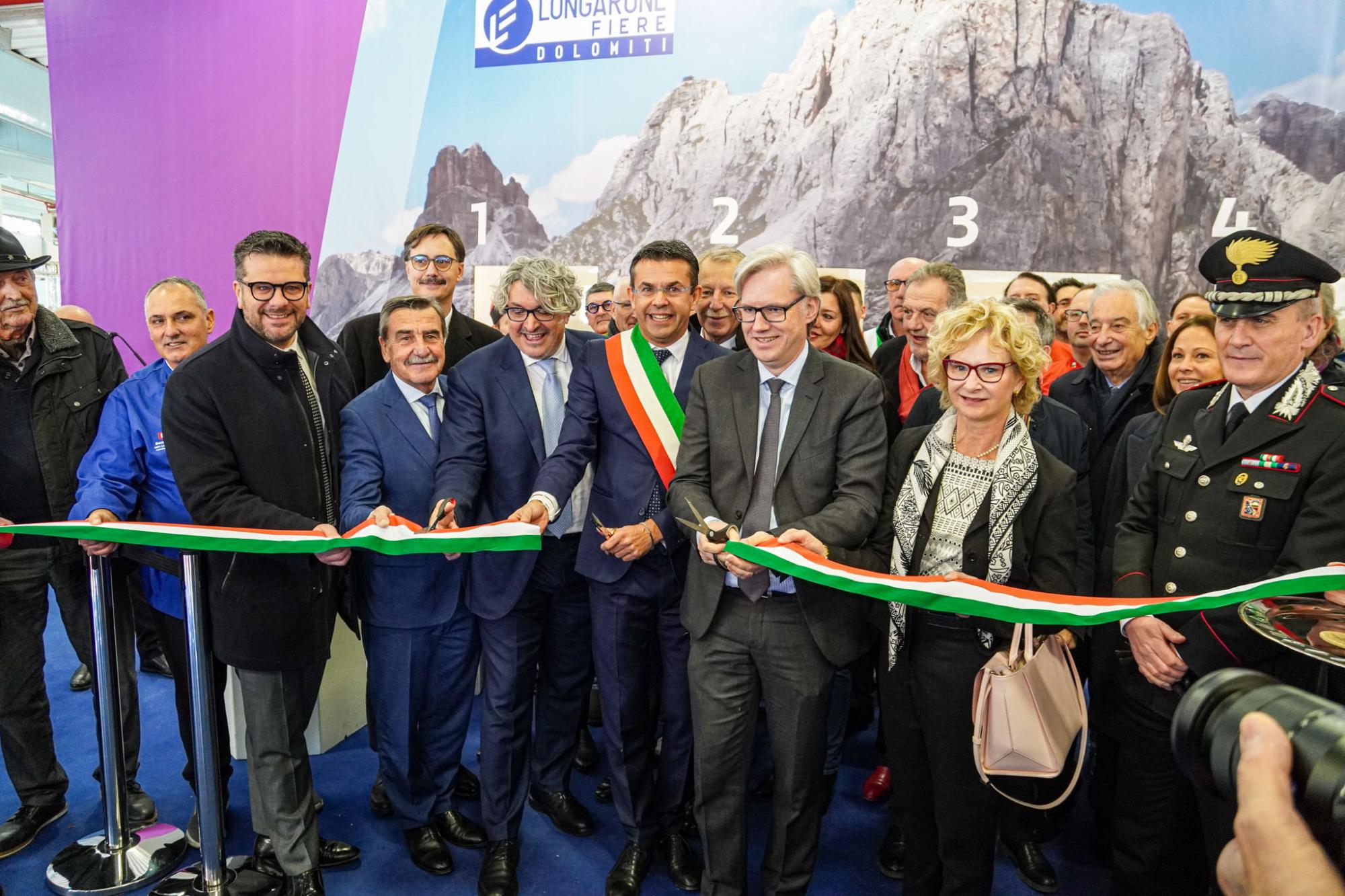 Taglio nastro inaugurazione mig 2023